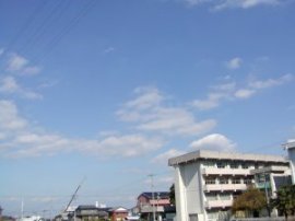 �E�Ɍ�����̂͏��w�Z�B�ċx�ݓ~�x�݁����[�A�����̃O�����h�ɂ͑�ς����b�ɂȂ�܂��B